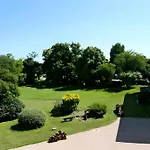 Le Chateau - Chateau Le Noble *