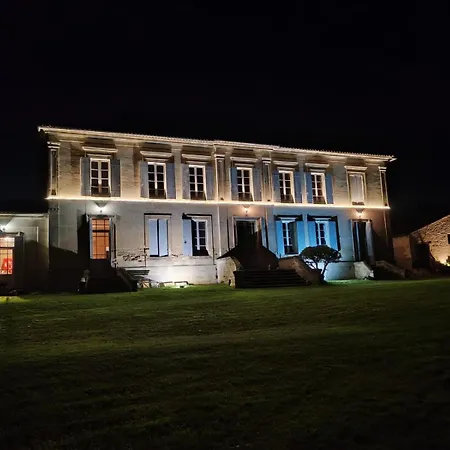 Le Chateau - Chateau Le Noble Saint-Germain-du-Puch