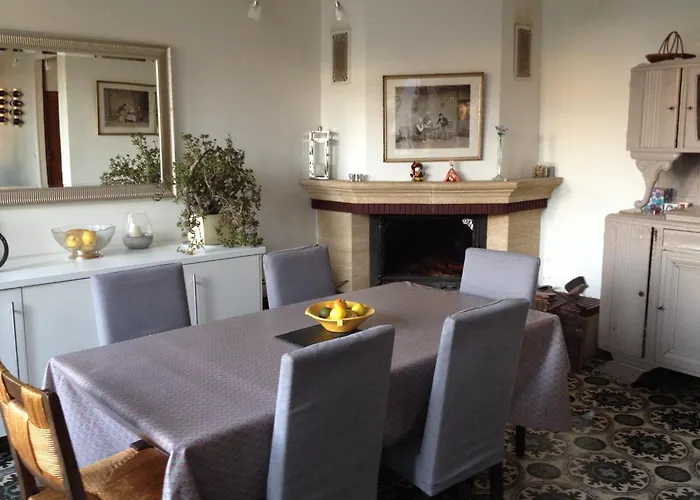 Le Chateau - Chateau Le Noble