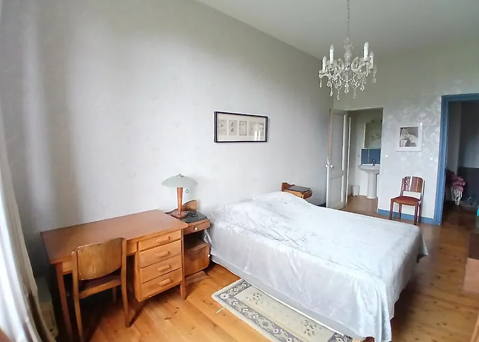 Le Chateau - Chateau Le Noble *